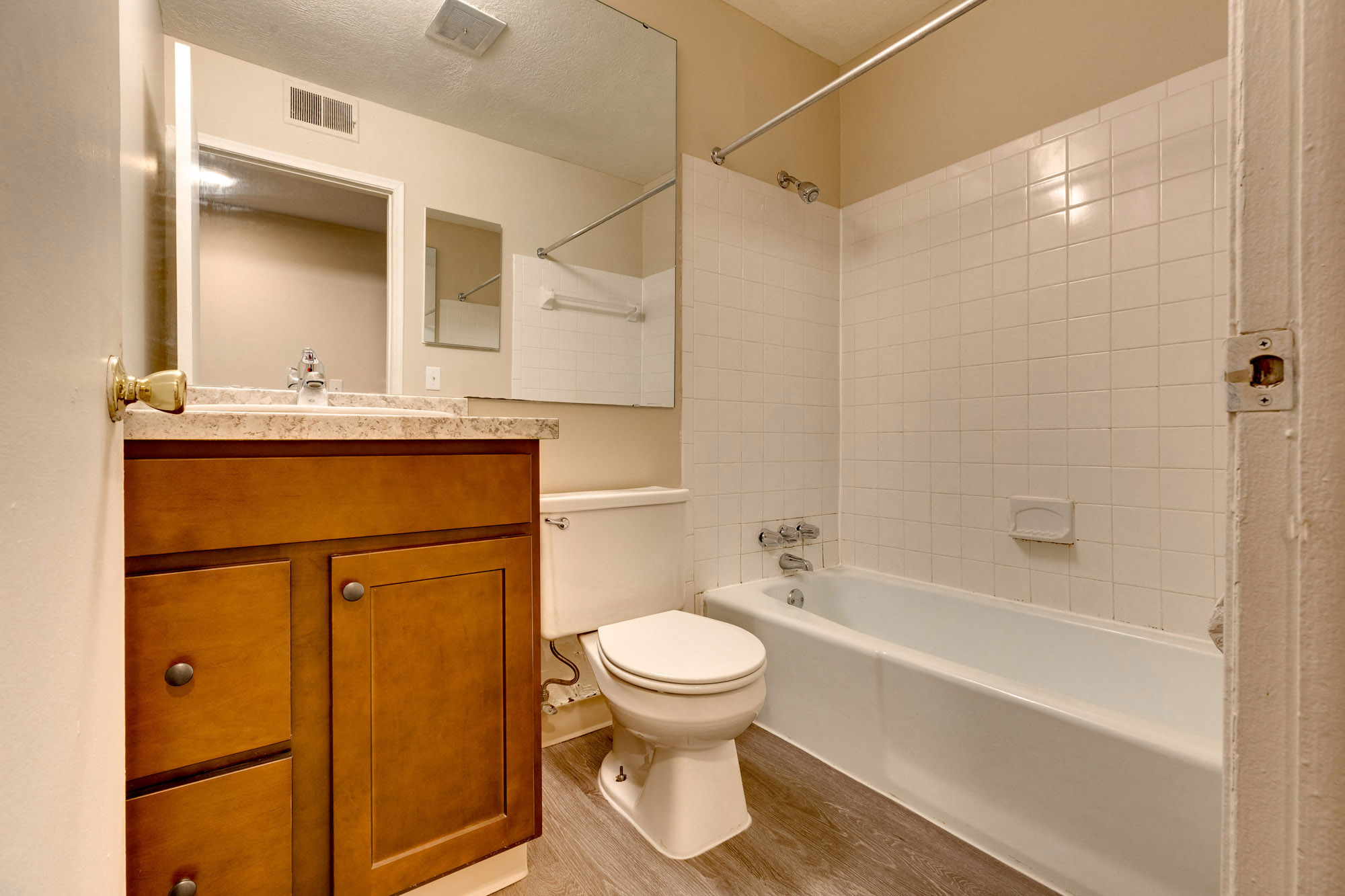 Bathroom at Okemos MI Apartments | Knob Hill Apartments in Okemos, MIv